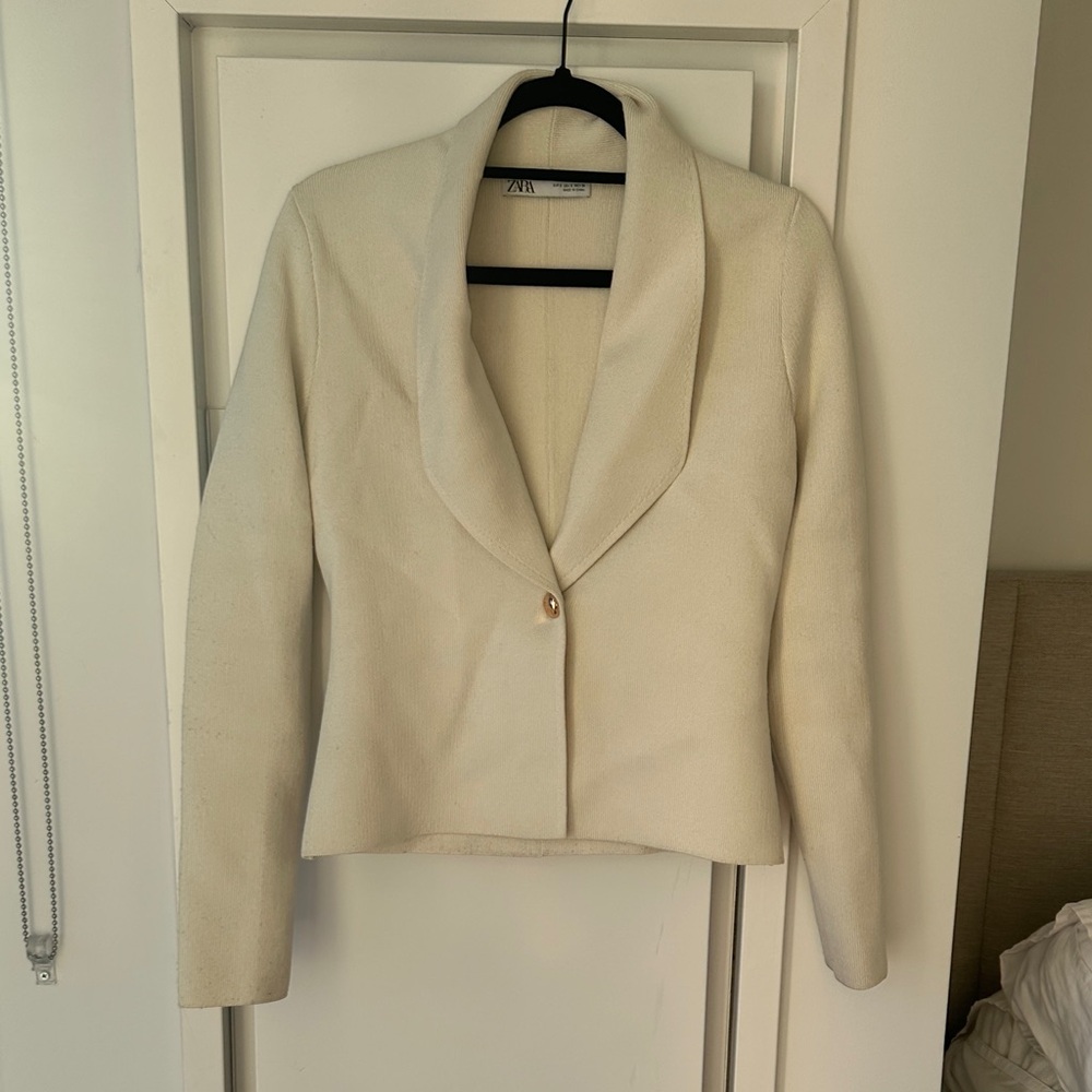 Zara Off-White / cream Women's cardigan / jacket with gold button